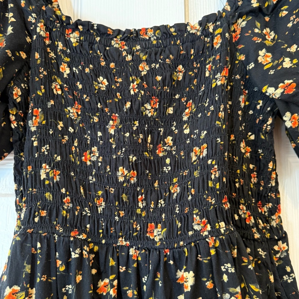 GAP Floral Black Dress with smocked bodice and Puff Sleeves - Picture 4 of 6